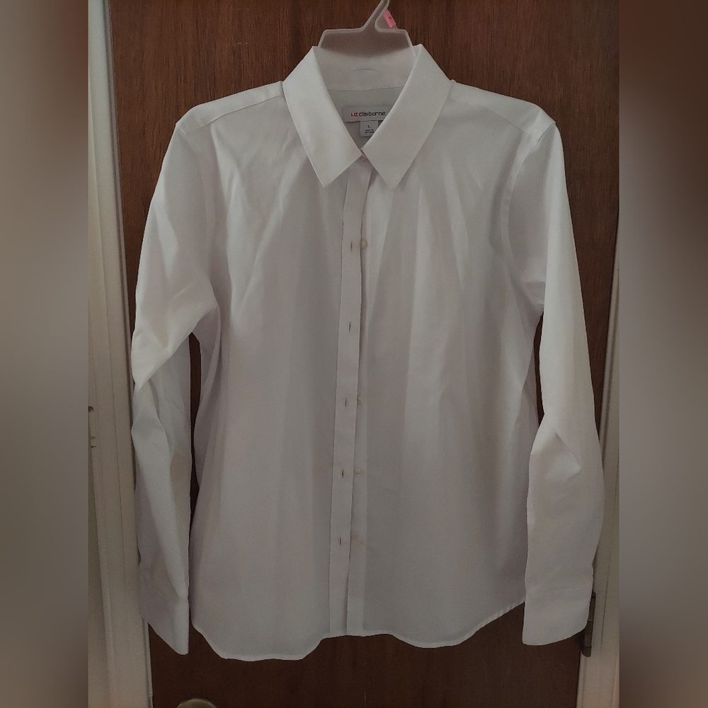 Liz Claiborne white women's dress shirt. Size L. Soft material